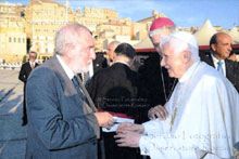 Papa Benedetto XVI ad Ancona benedice porto e lavoratori