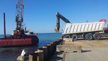 Via alla protezione da libeccio del “marina” di Cala de’ Medici