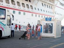 E Carnival Breeze a Livorno in sordina