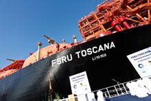 Arrivato il rigassificatore Olt Toscana ora tre mesi per la messa in servizio