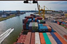 Sono verdi a Venezia  i containers di PSA