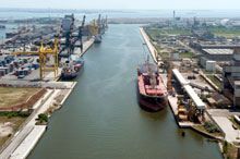 Servirà costruire ben due porti per la piattaforma di Venezia