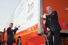 Long trailer con TNT in Galles