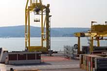 Potenziate a Trieste le gru del Molo VII