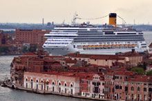 Tanti appelli a Venezia per “salvare” le crociere