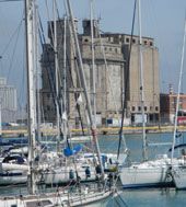 Cambia (a metà) l’Immobiliare Porto 2000
