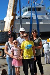 Una bimba madrina della nave “Wolf”