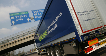 palletways-camion-in-autostrada