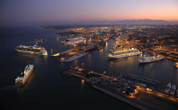 porto-livorno-aerea-in-notturna