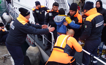 salvataggio-Guardia-Costiera-Livorno-migranti