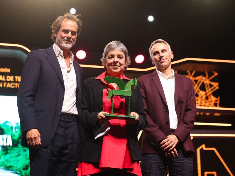 A-sin-Angelo-Loy-a-destra-Martno-Mazzonis-centro-la-responsabile-Rai-di-Il-fattore-umano-Raffaella-Puscedd