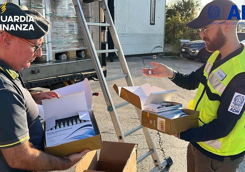 ANCONA-Gdf-e-Dogane-sequestrano-un-carico-di-farmaci-dopanti-com2