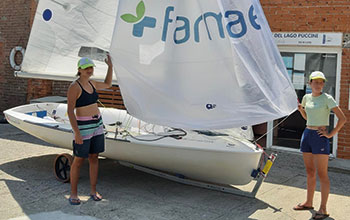Arianna-Fubiani-e-Adele-Ferrarini-in-partenza-per-il-Campionato-Mondiale-420-in-Ungheria