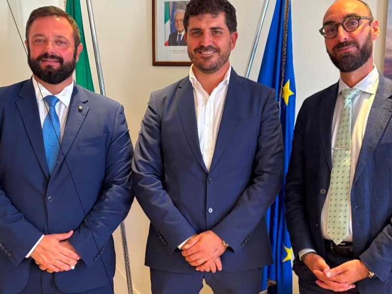 Authority-Ancona,-l’ingegner-Francesco-Valentini-fra-il-presidente-Mirco-Carloni-e-il-segretario-generale-Fabrizio-Marilli-com1si