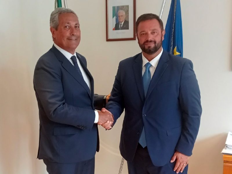 Autorita-di-Sistema-di-Ancona–il-presidente-uscente-Vincenzo-Garofalo-e-il-presidente-subentrante-Mirco-Carloni-vom1