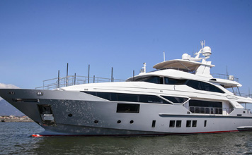 Benetti-MY-Lejos-3