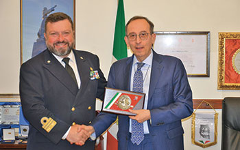 Consegna-Crest-prefetto