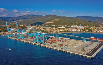 Container-Terminal–Vado-Ligure