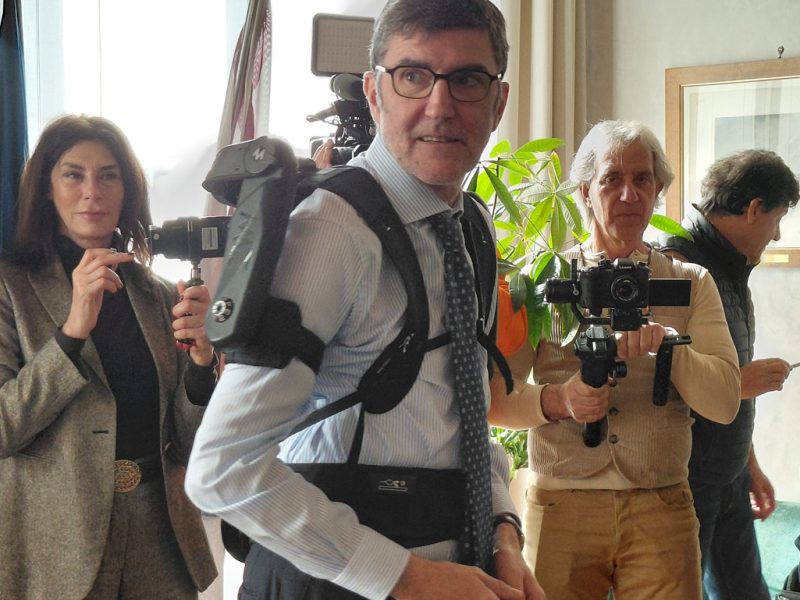 ESOSCHELETRO Davide Gariglio a palazzo rosciano indossa esossch mz6