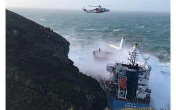 Elicottero-NEMO-Guardia-Costiera—Salvataggio-equipaggio-CDRY-BLUE