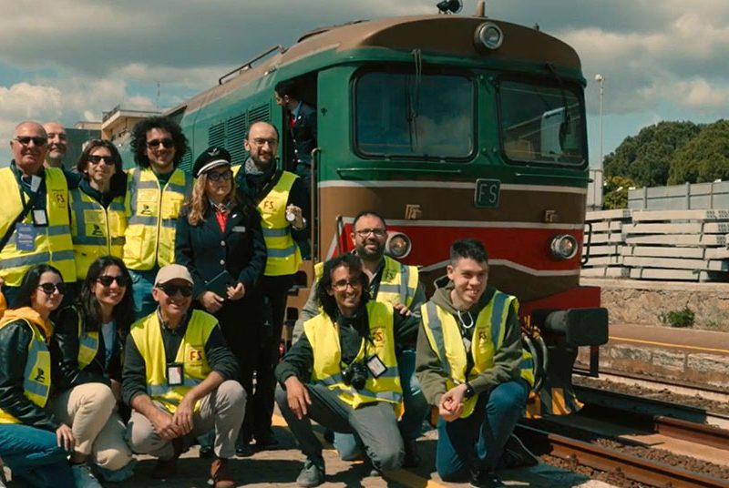 Foto-di-gruppo-per-una-delle-iniziatuve-della-pecedente-Giornata-delle-Ferrovie-delle-Meraviglie-y1