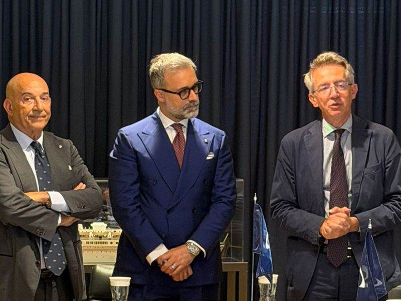 Il-consiglio-di-Confitarma-a-Napoli—da-sinistra-Emanuele-Grimaldi-presidente-Ics,-Mario-Zanetti-presiodente-Confitarma,-Gaetano-manfredi-sindaco-di-Napoli-com1