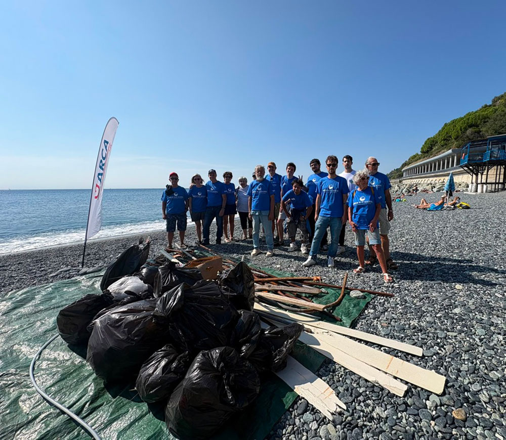 Pulire le spiagge è il primo passo per difendere l’ambiente marino