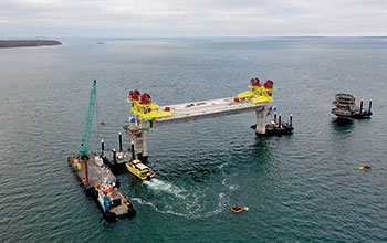 Installazione-sezione-di-ponte-(4.000-ton)-in-Danimarca-con-chiatta-e-strand-jacks