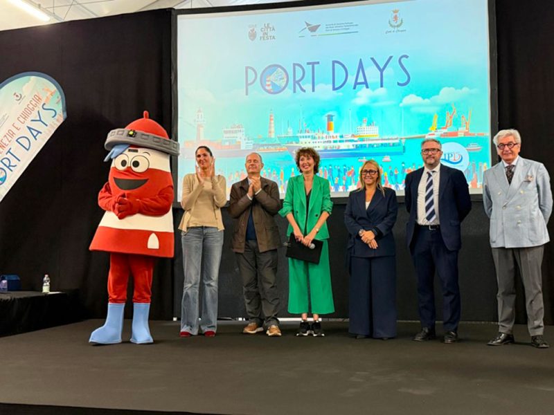 LA-premiazione-del-concorso-per-dare-un-nome-alla-nuova-isola-nella-laguna-di-Venezia-com1