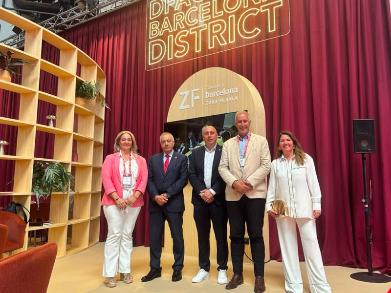 La-missione-di-Federlogistica-alla-fiera-di-Barcellona-.-al-centro-il-presidente-Davide-Falteri-com1