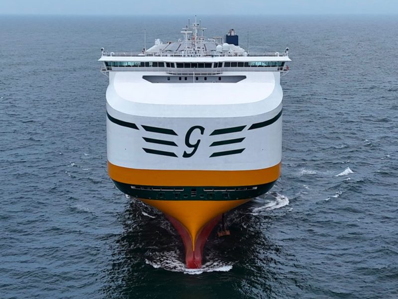 La-prua-di-una-delle-navi-porta-veicoli-della-flotta-Grimaldi-com21