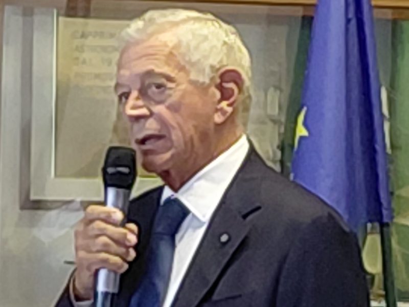 L’imprenditore Piero Neri alla consegna delle borse Tito Neri 2026 mz