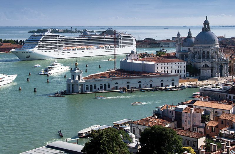 MAXI-nave-in-Venezia1000