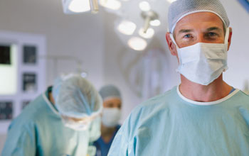 Medico-con-mascherina