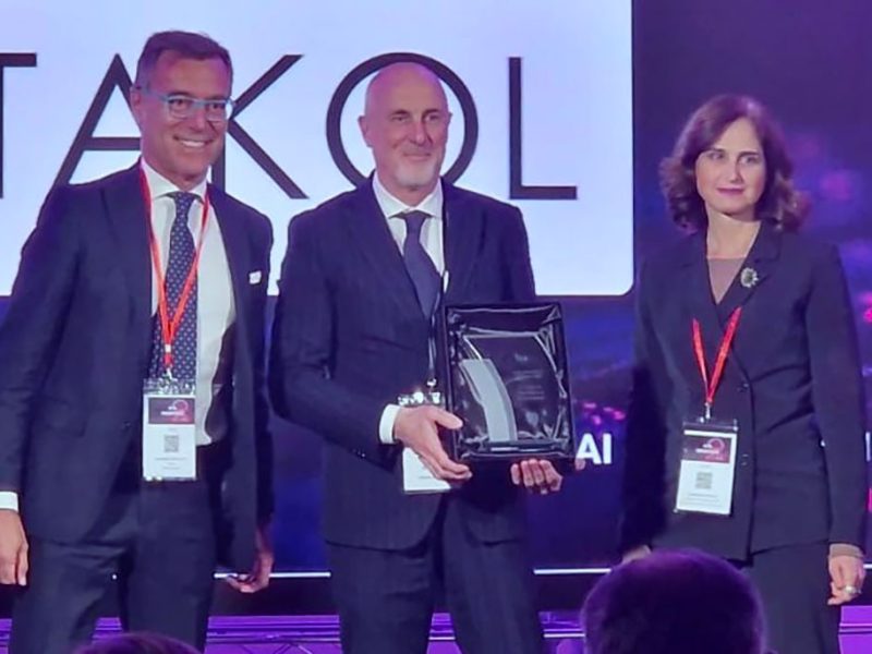 Metakol-premiata-agli-AI-Insurtech-Awards—il-direttore-generale-Massimo-Treffilletti-e-l-ammin-deleg-Andrea-Mungo–com1