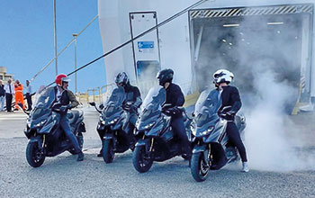 Motociclisti-sul-Moby-Wonder