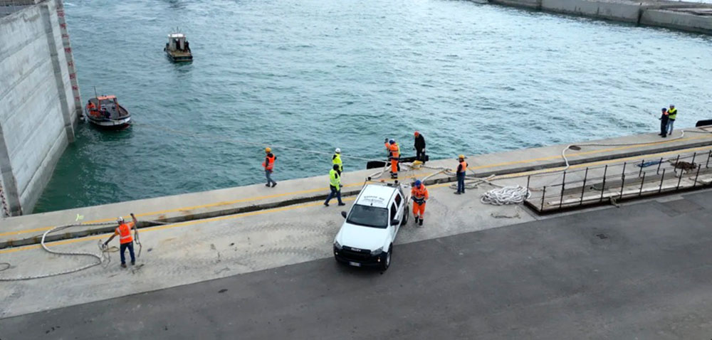 Gli ormeggiatori e l’altro volto della “sostenibilità” di un porto