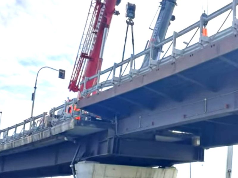 PONTE KO FIPILI gru sollevamento COM3metr