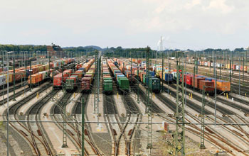 Rail-Cargo-Group-treni-container-fascio-binari