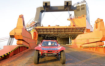 Sbarco-a-Jeddah-di-un-mezzo-della-Dakar-2022