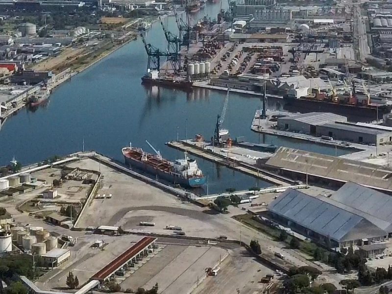 Una zona del porto di Ravenna cim2