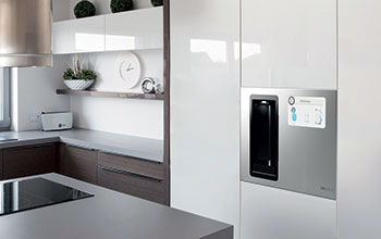 Zerica-i-Wall-in-kitchen