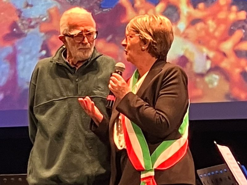 a-sinistra-il-professor-Ferruccio-Chiesa—la-premiazione-a-Cecina