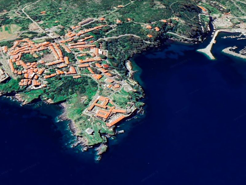 abitato-di-Capraia-Isola-visto-dall-alto-eg1