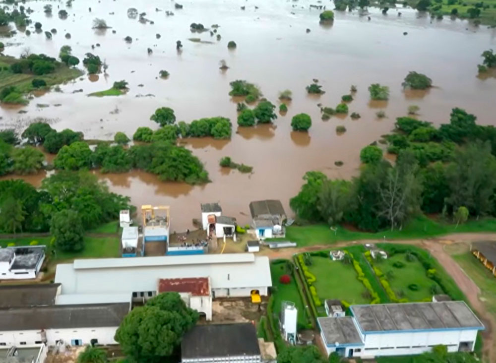 Le inondazioni per i cambiamenti climatici e l’ “industria dell’emergenza”