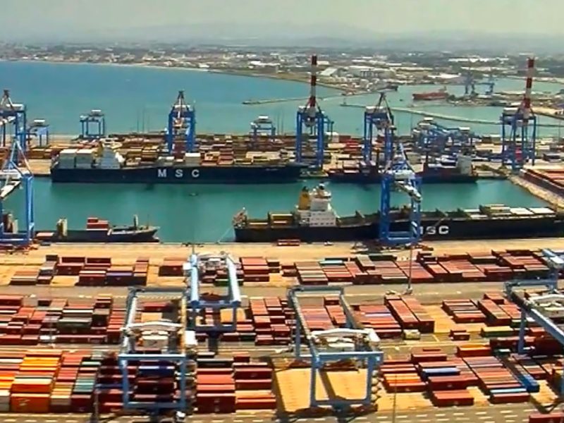 banchine-del-porto-di-Haifa-in-Israele-y