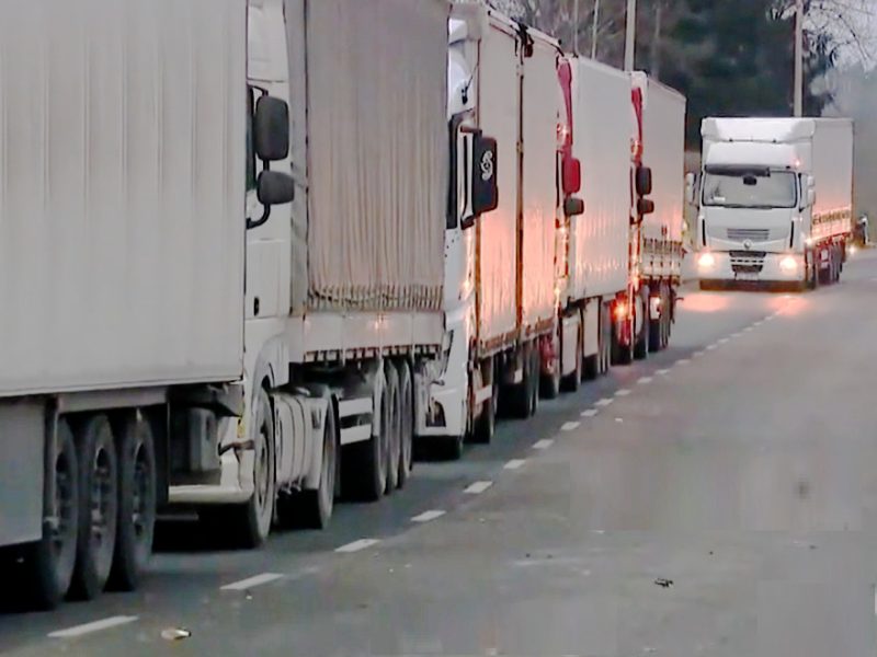 camion coda strada y1