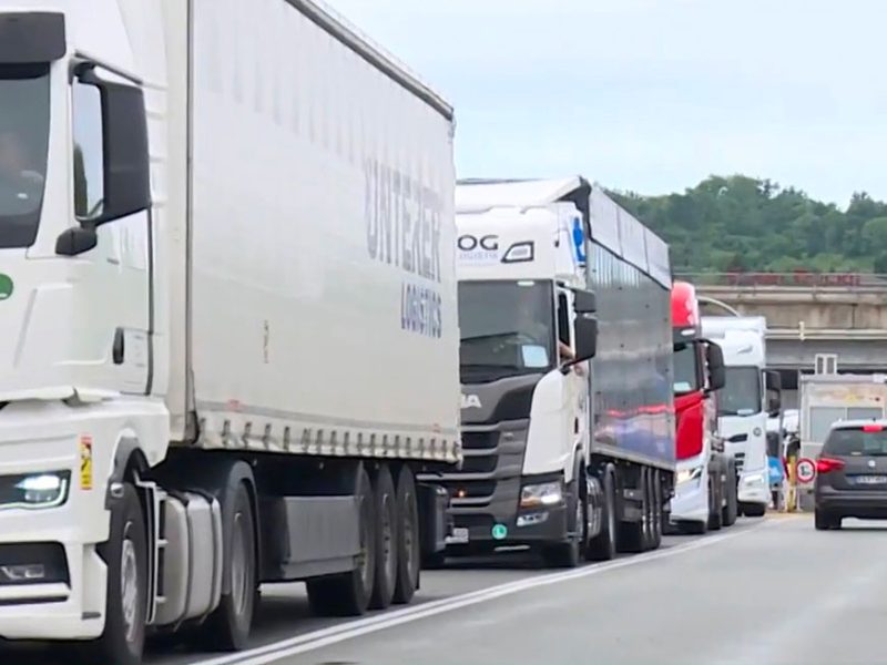 camion-coda-traffico-y