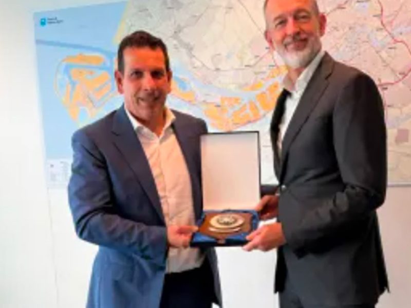 da-sinistra-Raffaele-Latrofa-presid-Authority-Civitavecchia-e-Boudewijn-Siemons-ammin-deleg-Port-Authority-di-Rotterdam-comsi1