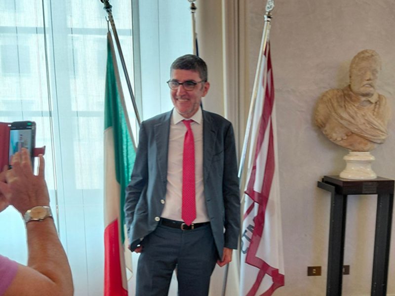 davide-gariglio-smartphone-statua